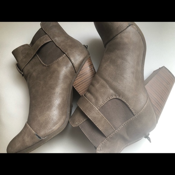 Tan booties - Picture 3 of 5